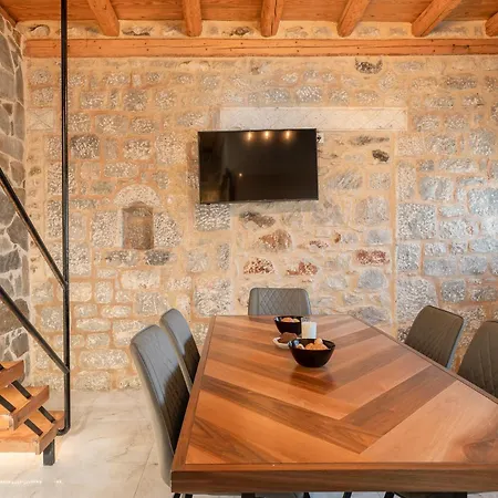 Ximitadi Estate Pírgos Dhiroú
